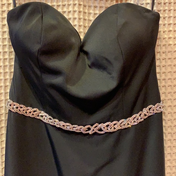 ⚜️🎉💗HP💝💫 long Black formal w/Rhinestone embellishments - Picture 2 of 7